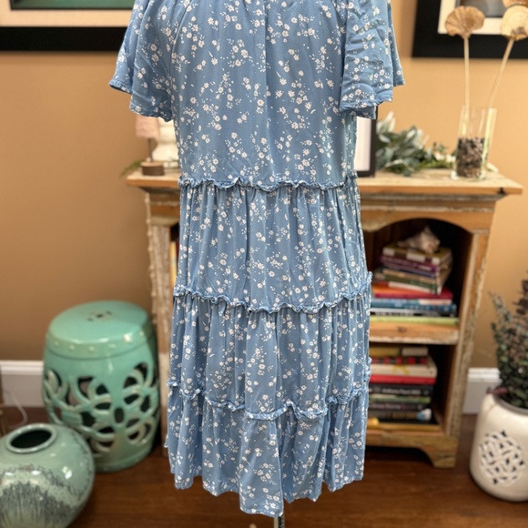 Women's Floral Flutter Sleeve Dress - Picture 7 of 8